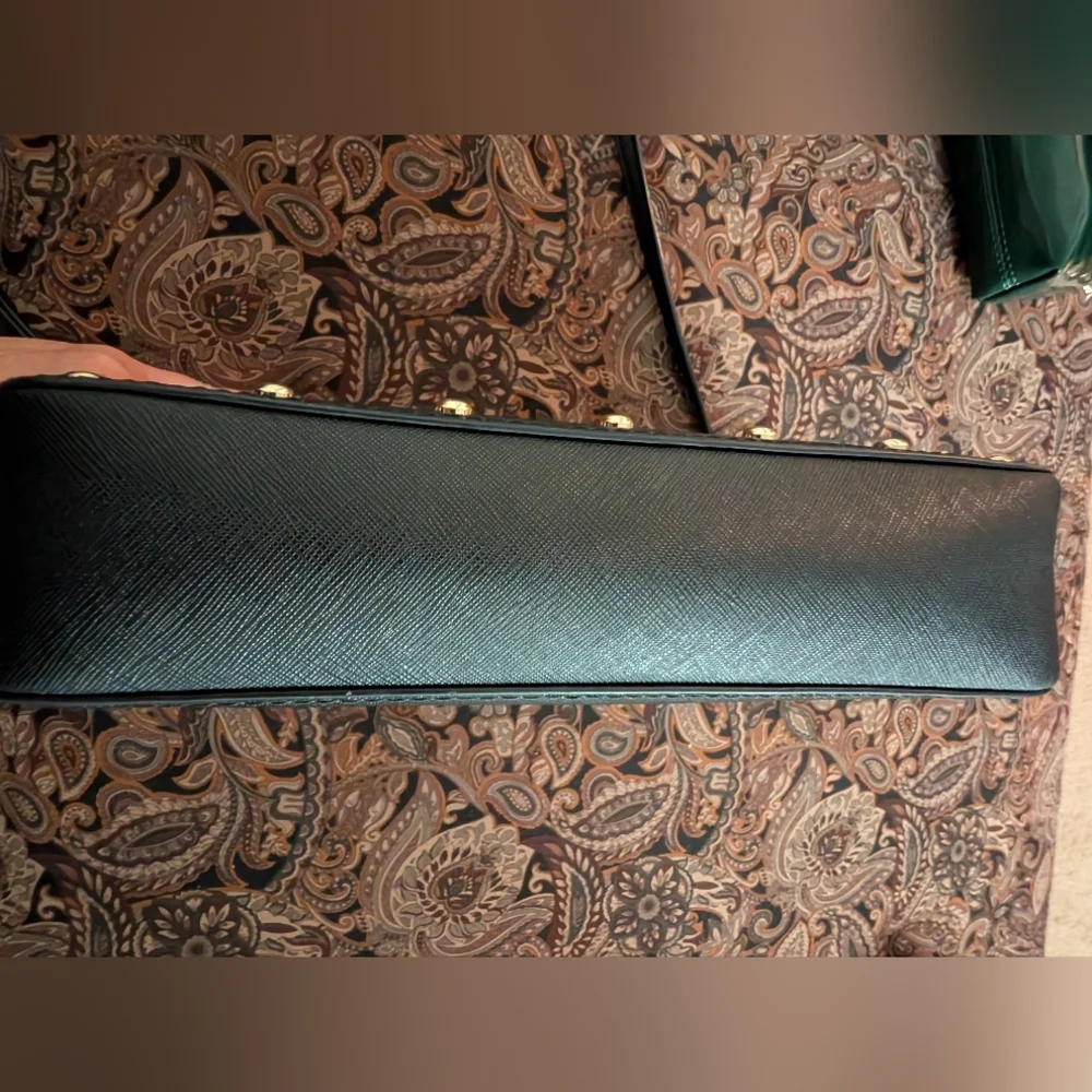 Michael Kors Selma Black Saffiano Leather Studded Crossbody Excellent! - Picture 5 of 11